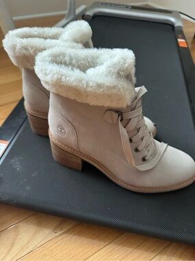 Timberland Sienna High Shearling waterproof boots in a light beige nubuck